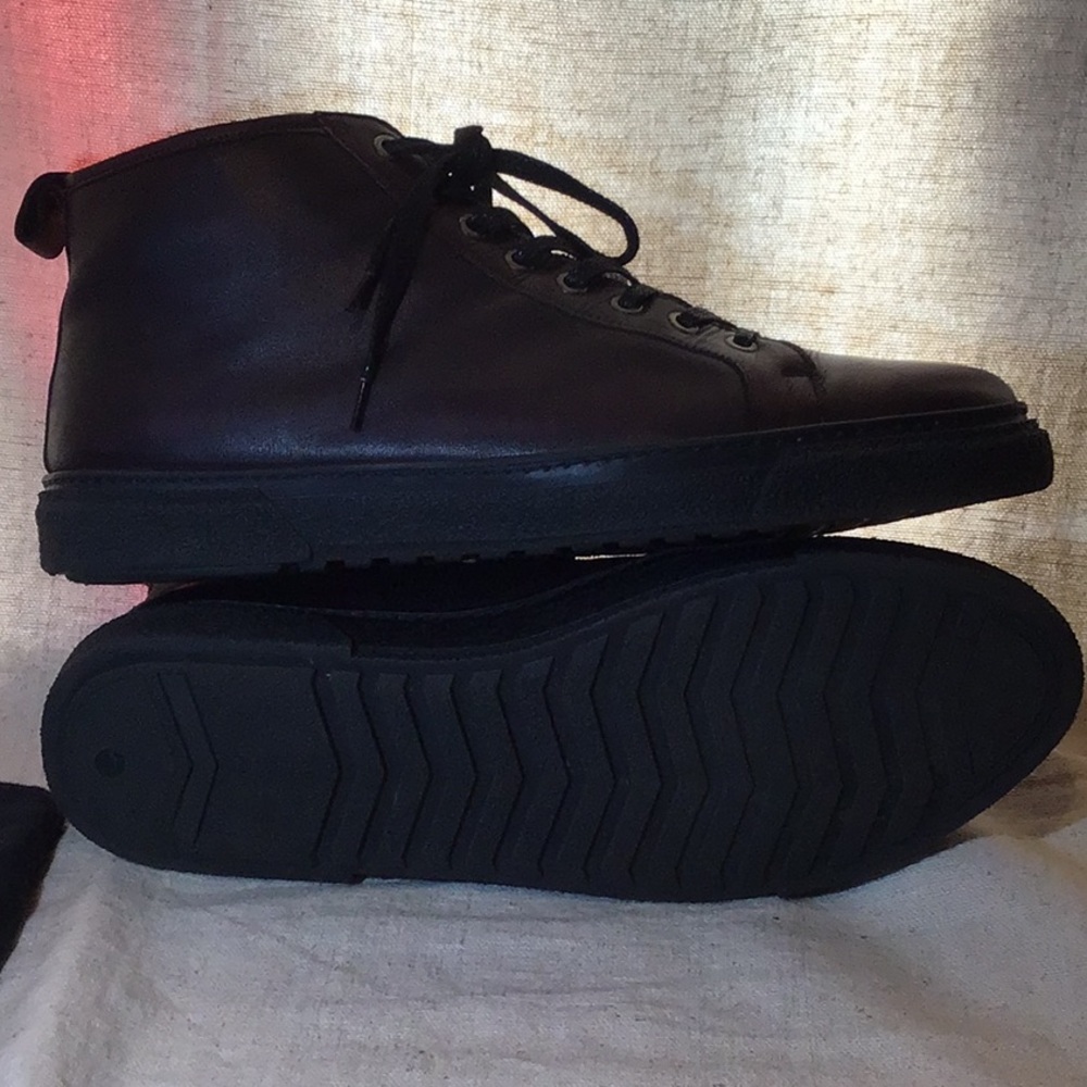 Vince camuto leather sneakers men’s size 12 **USED**